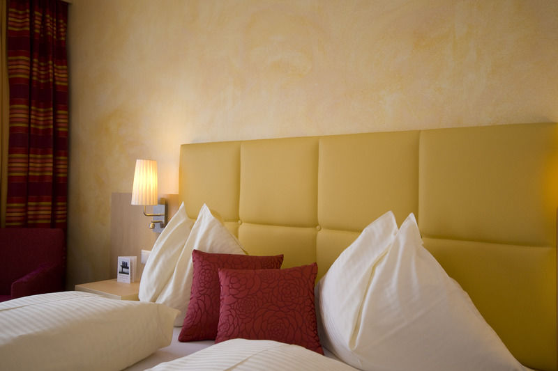 Sonnenhotel Zaubek เทรฟเฟน ภายนอก รูปภาพ