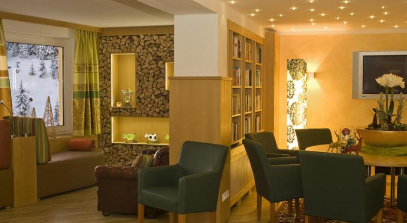Sonnenhotel Zaubek เทรฟเฟน ภายนอก รูปภาพ