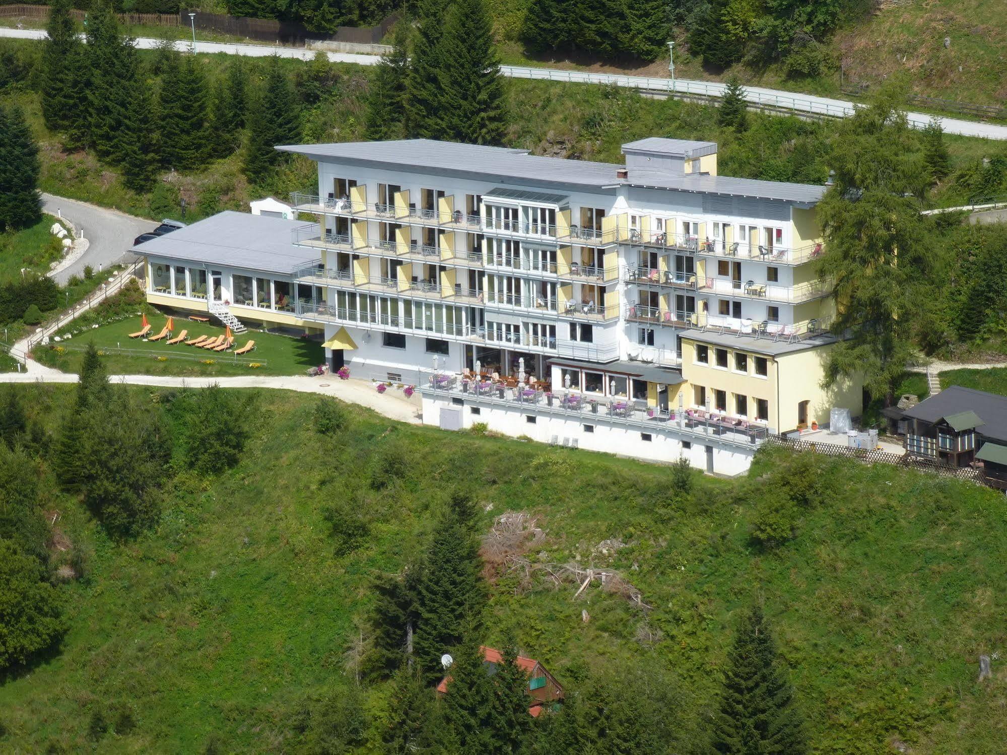 Sonnenhotel Zaubek เทรฟเฟน ภายนอก รูปภาพ
